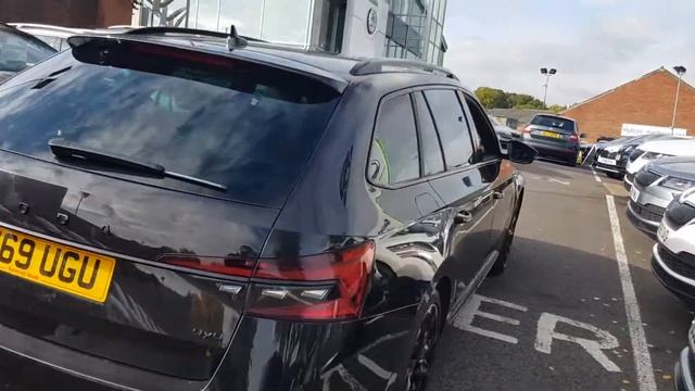 ŠKODA Superb SportLine Plus 4X4 Estate - KW69 UGU