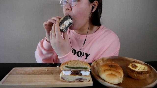 인프제(INFJ) 의 맘모스빵, 크림빵, 소금빵, 에그타르트 먹방 리얼사운드 ASMR MUKBANG(EATING SHOW) смотреть онлайн
