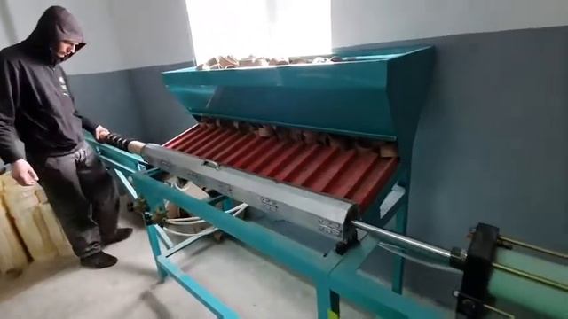 Тест намотки материала без клея на револьверной бобинорезальной машине для скотча смотреть онлайн