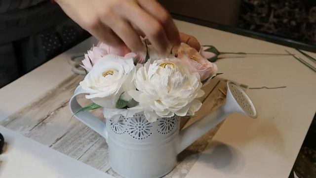 DIY RodiArt/НЕЖНА КОМПОЗИЦИЯ ОТ ЦВЕТЯ В КАШПА "ЛЕЙКА"/Delicate composition of flowers in a basket смотреть онлайн