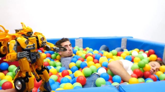 Игры прятки для детей - Тренировка Героев у БАМБЛБИ! - Роботы Трансформеры игры битвы для мальчиков смотреть онлайн