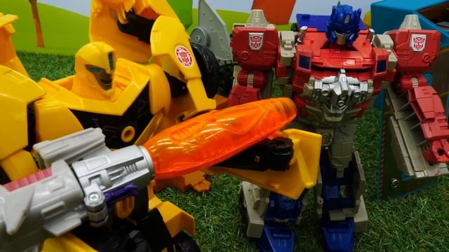 Роботы Трансформеры в мастерской Бамблби! Автоботы и Десептиконы в видео игры машинки для мальчиков смотреть онлайн