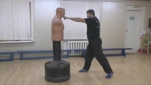 Михаил Грудев. ИЗВОР. Отработка ударов на манекене