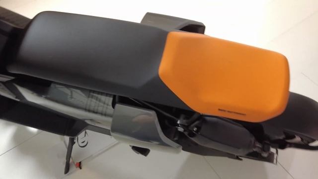 Ho provato il nuovo BMW CE 04 смотреть онлайн