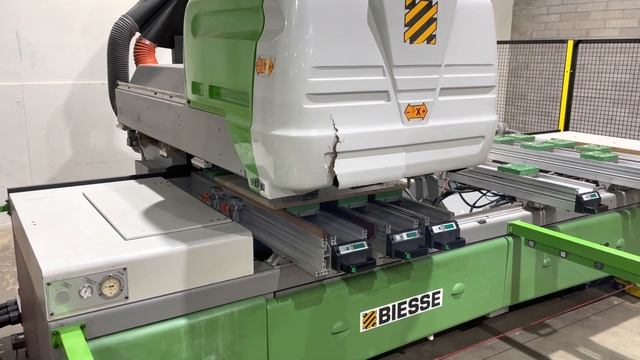 Biesse Rover 322 -Running A Program смотреть онлайн