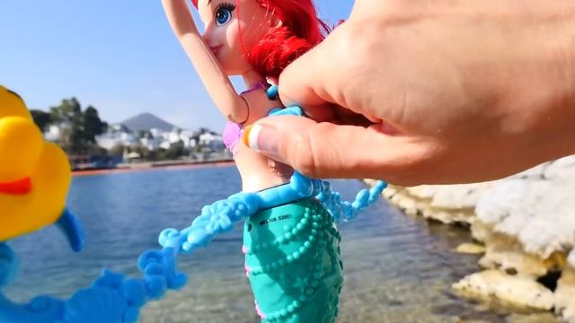 Кукла Русалочка Ариэль и Маша Капуки. Распаковка для девочек - Видео с игрушками смотреть онлайн