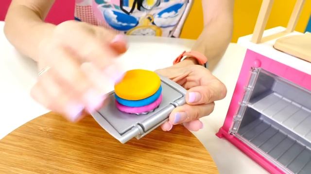 Машина для Барби и Монстер Хай. Игры для девочек в куклы смотреть онлайн