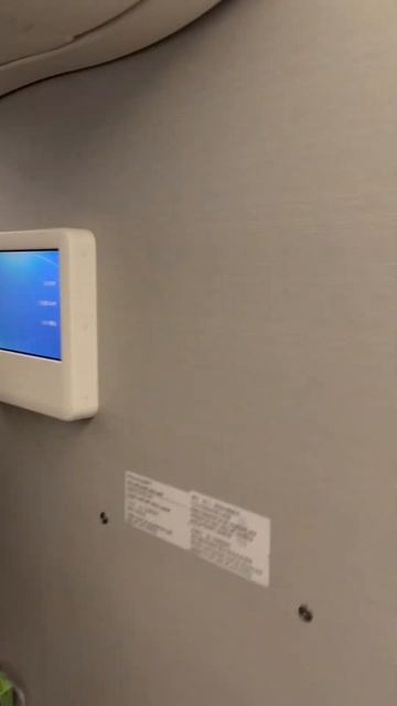 Выходим из самолета в Пекине смотреть онлайн