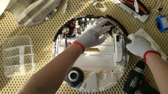 Ремонт робота-пылесоса Xiaomi Robot Vacuum-Mop Essential, Mijia G1. Не видит контейнер для пыли. смотреть онлайн