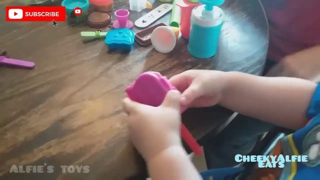 ICE CREAM and LOLLY PLAYDOH FUN 🍦🍭🍡 | CheekyAlfie Eats ♡ #kidsyoutube смотреть онлайн