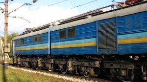 Электровоз ВЛ8-1016 с вагоном-рельсосмазывателем | Freight electric locomotive VL8