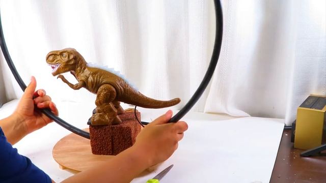 How to Make a DIY Dinosaur Centerpiece смотреть онлайн