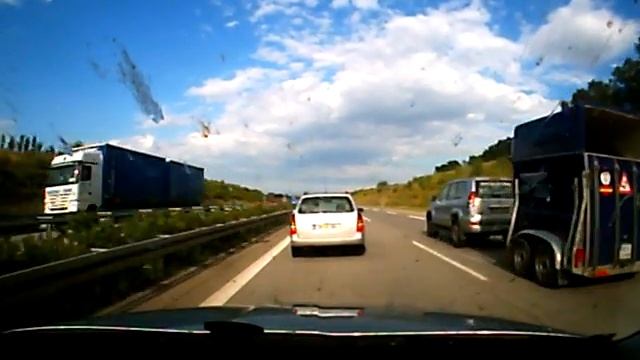Octavia II braking from 204 down to 95kmh смотреть онлайн