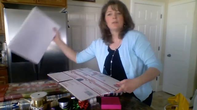 KonMari - Tidying gift wrap смотреть онлайн