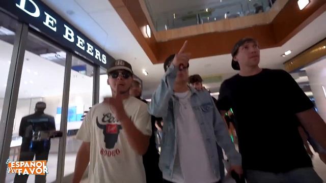 Un FAKE Peso Pluma causa alboroto en Mall de USA смотреть онлайн