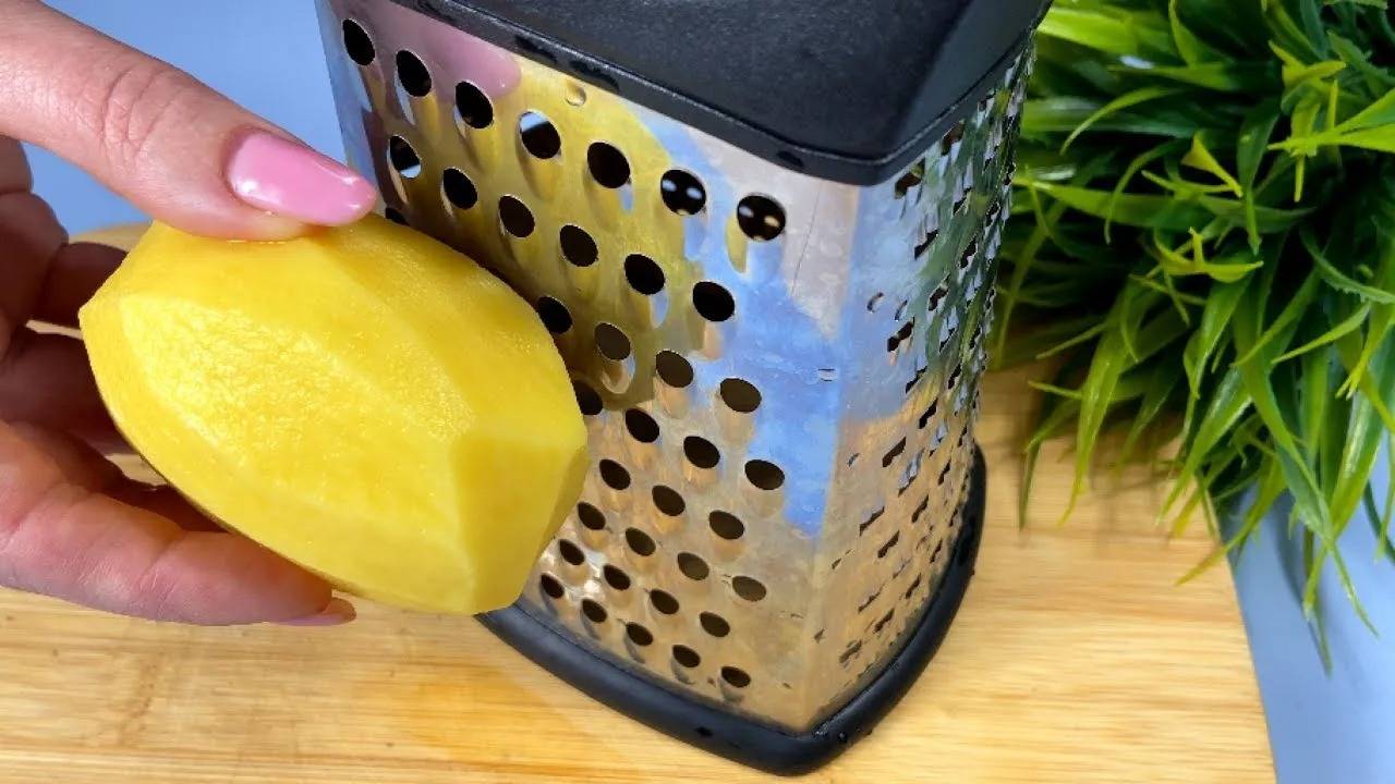 Гора ВКУСНЯТИНЫ и совсем НЕ ДОРОГО! Просто натрите КАРТОФЕЛЬ на терке! Вкусно и быстро! смотреть онлайн