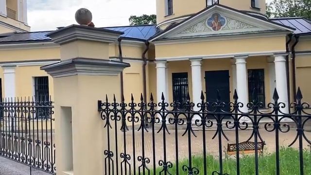 Храм Живоначальной Троицы на Воробьёвых горахThe Church of the Life-Giving Trinity on Vorobyovy Gor смотреть онлайн
