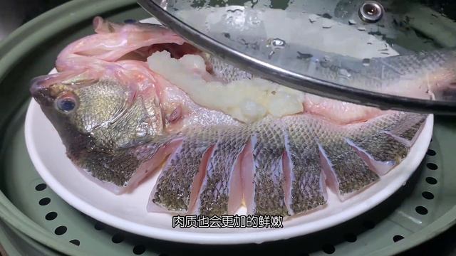 清蒸鱸魚想要肉質鮮嫩無腥味還是有技巧的，步驟詳細簡單易學【胡斌哥美食】#清蒸鱸魚 #鱸魚食譜 #seabass