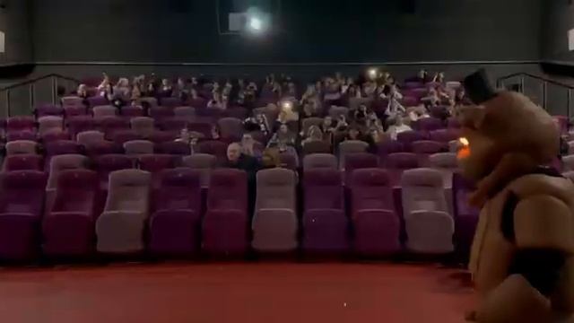 Реакция зрителей в кино когда вышли наши Аниматроники из города-квестов Хамерф смотреть онлайн