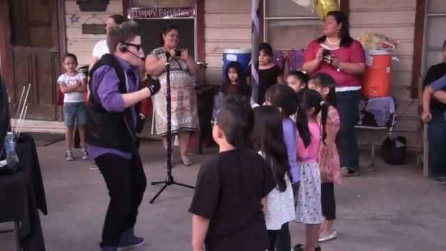 JUSTIN BIEBER IMPERSONATOR DAKOTA 202 смотреть онлайн