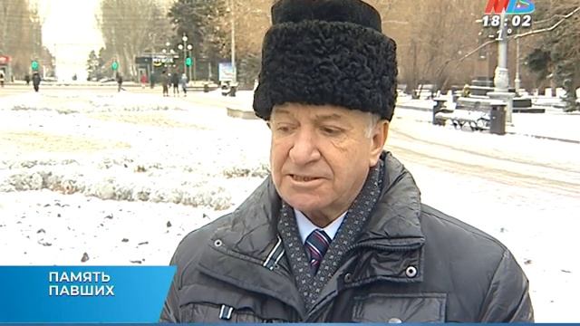 Андрей Бочаров возложил цветы к Вечному огню на площади Павших Борцов смотреть онлайн