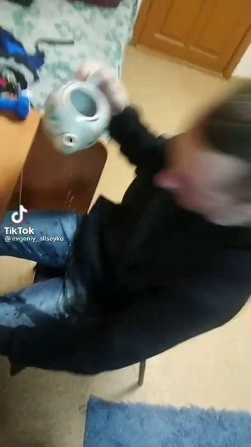 Мужик разбил чайник! смотреть онлайн