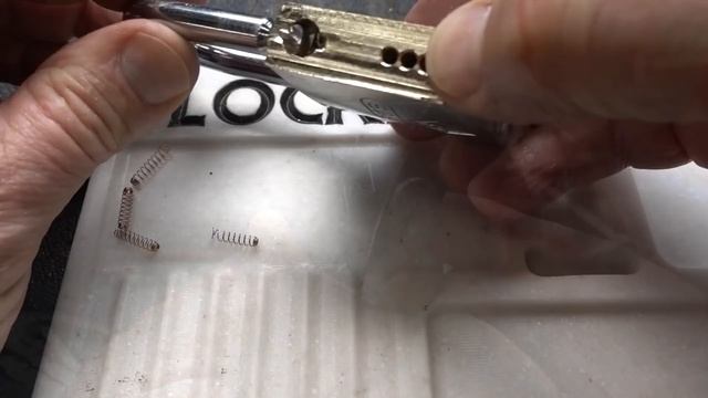 (1892) Abus Pfaffenhain Padlock Picked & Gutted смотреть онлайн