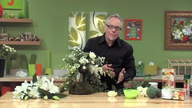 How to Arrange Flowers- A Cascading Wedding Bouquet! смотреть онлайн