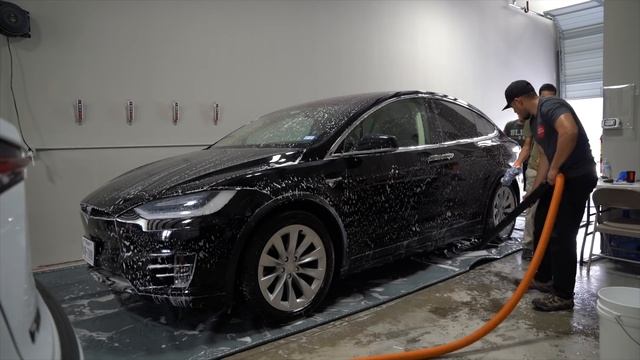 Washing Cars Inside Shop Using a Water Containment Mat (Review and Process Breakdown) смотреть онлайн