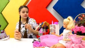 Барби собирается на красную дорожку! Игры одевалки в видео для девочек с куклами Barbie