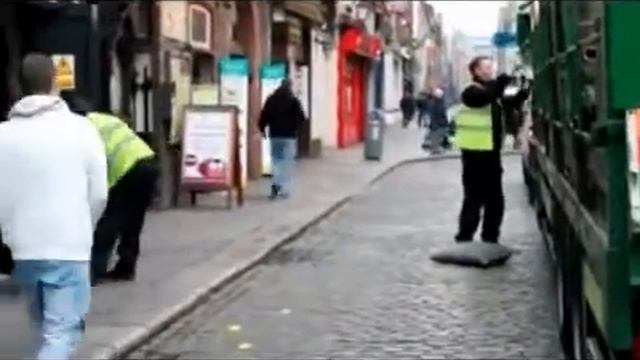 Интересный способ выгружать бочонки с пивом смотреть онлайн