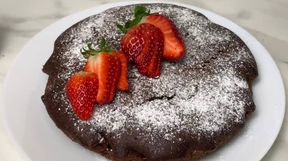 Пирог БЕЗ ЯИЦ, который тает во рту! За 5 минут работы! Без сливочного масла! Экономный рецепт смотреть онлайн