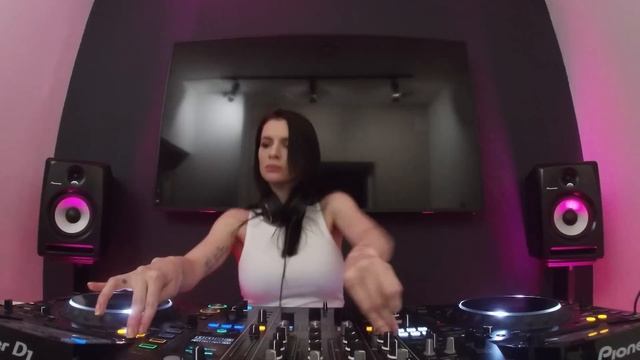 Elena Pavla - Techno set 2023 смотреть онлайн