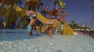 Детский Водный Парк Играем в Аквапарке Турции Видео Для Детей