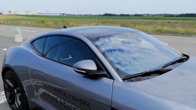 Jaguar F-Type Coupe P450 R-Dynamic Black RWD смотреть онлайн