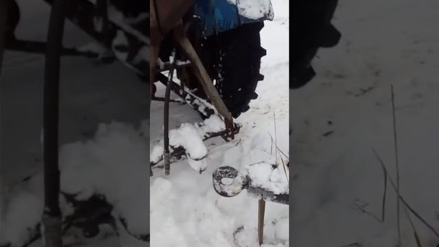 Т-40 Погрузка рулонов на прицеп самодельным погрузчиком часть 1 смотреть онлайн