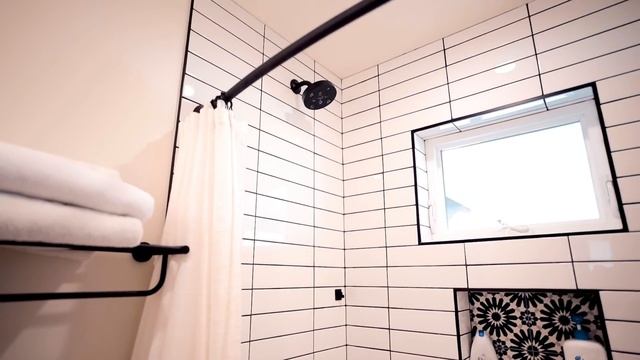 2 Story 300sqft Tiny House Tour! | The Hare House in Joshua Tree смотреть онлайн