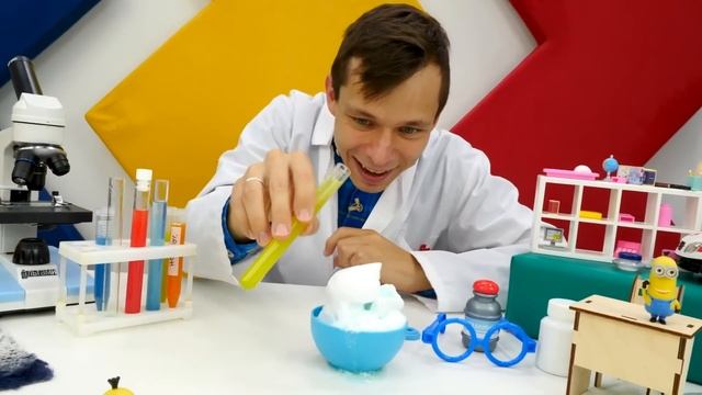 Разноцветные Миньоны на приеме у Доктора Ой - Игры в доктора игрушек - Видео для детей Мегаклиника смотреть онлайн