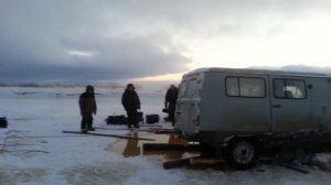 Вытаскиваем буханку из льда в Патракеевке / We get the car out of ice
