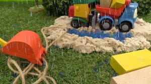 Истории игрушек в видео для детей. Машинки строят дом