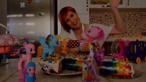 Маша Капуки Кануки и пони — Готовим вместе вкусняшки с Май Литл пони и украшаем торт цветным драже