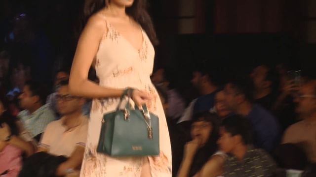 #CapresexAlia Collection смотреть онлайн