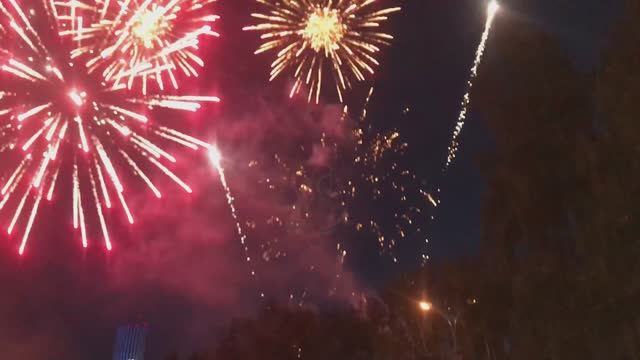 "Выпускной"/middle - Салют на выпускной смотреть онлайн