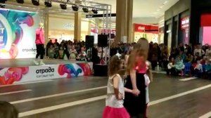 РанЭль Богданов с авторской песней Притяжение и дефиле проекта Мы разные - Мы равные