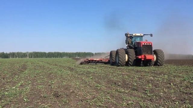 Дискование почвы BUHLER VERSATILE с тандемной дисковой бороной SALFORD 870 part4 смотреть онлайн