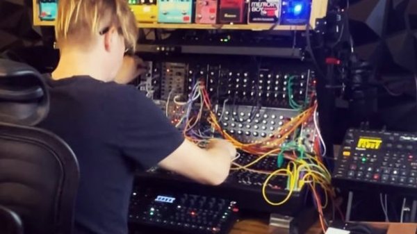 Alan's Weekend Grooves (synth jam!) - Caught In Joy