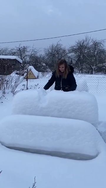 Как зимой станцевать на столе? #дача#зима#снег#сугробы#танцы#сприветом смотреть онлайн