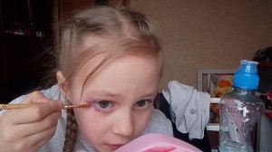 как нарисовать  стрелки на глазах в стиле помни