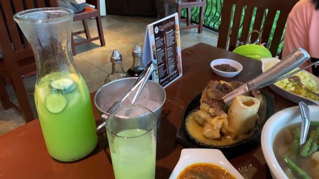 Star Wars Family Eats: Jaytee's Restaurant Review in Tagaytay смотреть онлайн