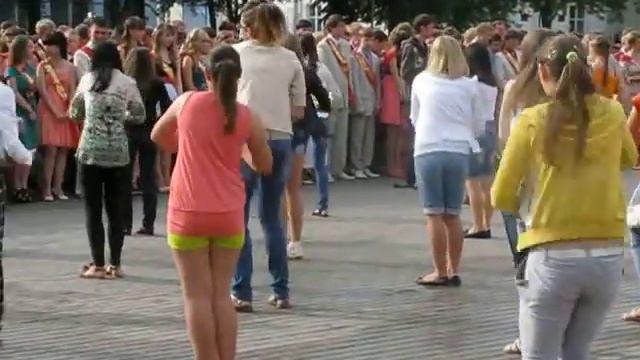 Флэшмоб вучняў СШ №3 на раённым выпускным балі